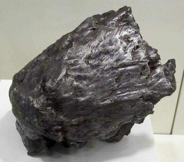 An oriented fragment of the Sikhote-Alin Meteorite, at the Museum of Natural History, Florence.

Sailko, CC BY 3.0, via Wikimedia Commons.