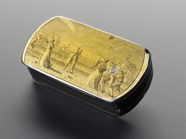 Snuffbox in painted papier-mache depicting Great Comet of 1811 viewed from Pont-Neuf. 1988-134 Science Museum Group Collection Online.