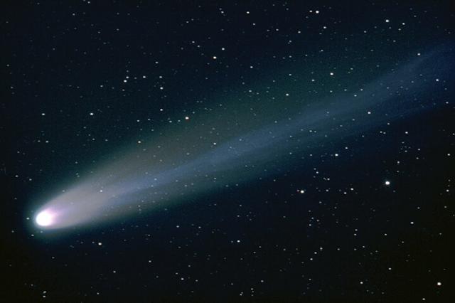 Comet Hyakutake in 1996 by Franz Haar.

Franz Haar, CC BY-SA 3.0, via Wikimedia Commons.