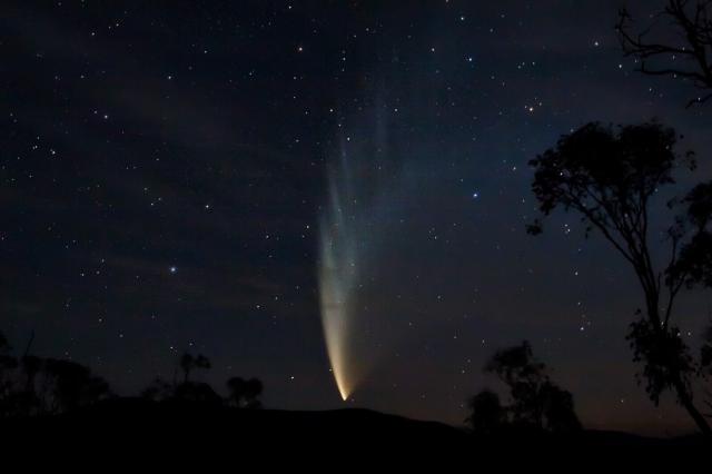 Comet C/2006 P1 McNaught on January 23, 2007.

fir0002, flagstaffotos [at] gmail.com Canon 20D + Canon 17-40mm f/4 L, GFDL 1.2, via Wikimedia Commons.