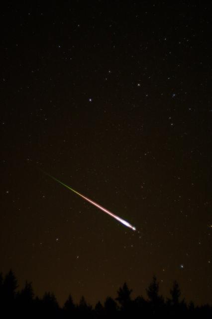 2009 Leonid Meteor by Ed Sweeney from Los Gatos, CA, USA, CC BY 2.0, via Wikimedia Commons.