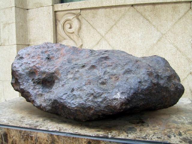 A fragment of the Nantan Meteorite that was found (1950s) in Guangxi, China.

shi zhao, CC BY 2.0, via Wikimedia Commons or Flickr: https://flic.kr/p/pqceZ