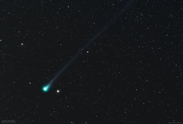 Comet C2020 F8 SWAN on by Bradley Michelbach, CC BY-NC 2.0 via Flickr: https://flic.kr/p/2iZ3sqs