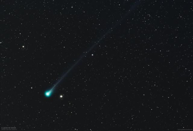 Comet C2020 F8 SWAN on by Bradley Michelbach, CC BY-NC 2.0 via Flickr: https://flic.kr/p/2iZ3sqs