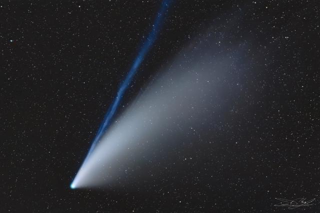 Comet NEOWISE (C/2020 F3) on July 22, 2021.

Abel de Burgos, CC BY-NC-ND 2.0 via Flickr: https://flic.kr/p/2kpFovr