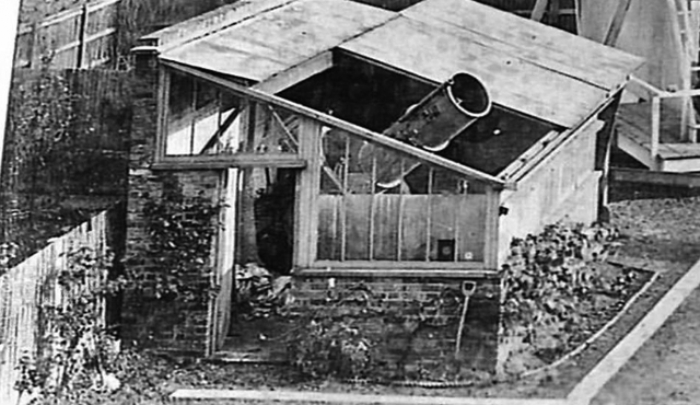 "18 inch (46cm) Newtonian reflector telescope erected by British astronomer Andrew Ainslie Common in his garden shed around 1876 at his house in Ealing, near London, England" (~1880).

Museums Victoria, Public domain, via Wikimedia Commons.