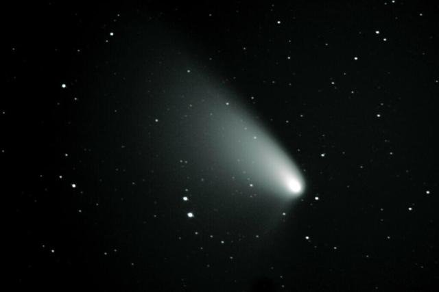 Comet 2011 L4 PanStarrs on April 8, 2013.

North Essex Astronomical Society, CC BY 2.0, via Wikimedia Commons or Flickr: https://flic.kr/p/e9LsC8