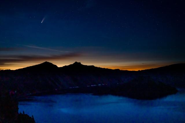 Comet NEOWISE over Crater Lake.

David Wood, CC BY 2.0, via Flickr: https://flic.kr/p/2jnu4yL