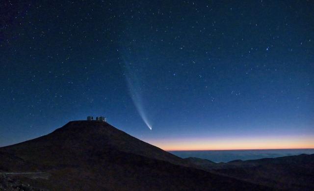 "Comet McNaught over Paranal."

G. Hüdepohl/ESO, CC BY 4.0, via Wikimedia Commons.