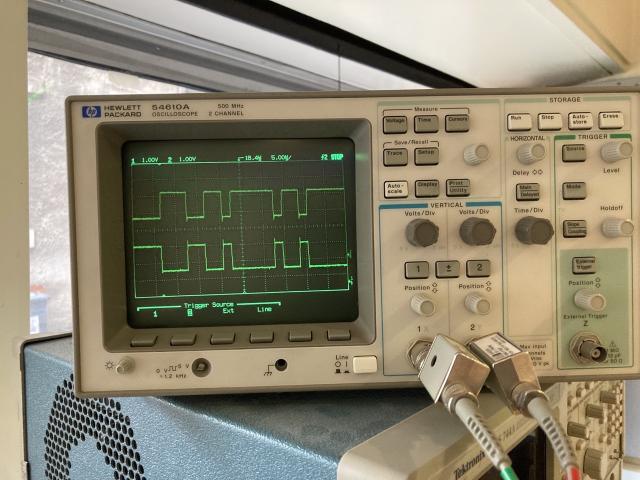 Oscilloscope showing a differential signal, two bit patterns, mirror images of one another.