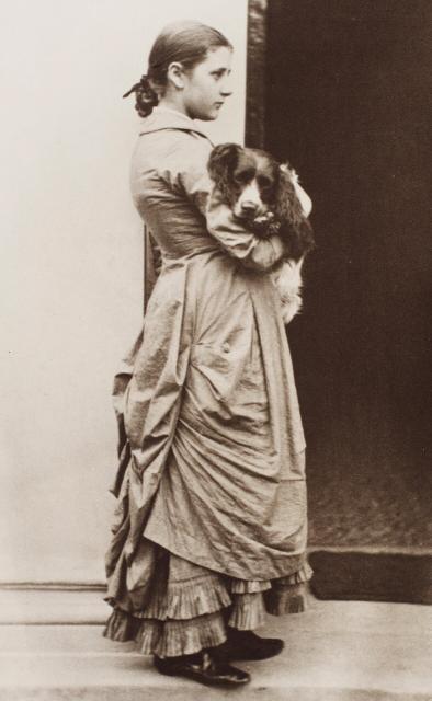 Potter aged fifteen with her springer spaniel, Spot. Source: Wikipedia