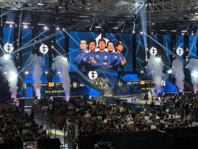 A large stage with many screens, players