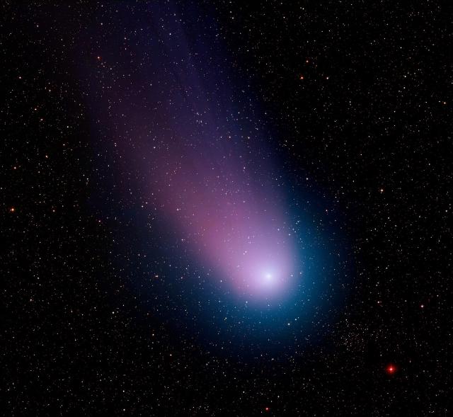 Comet C/2001 Q4 (NEAT) on May 7, 2004.

WIYN/NOIRLab/NSF/AURA/T.A. Rector (University of Alaska Anchorage), Z. Levay and L. Frattare (Space Telescope Science Institute), CC BY 4.0, via Wikimedia Commons.