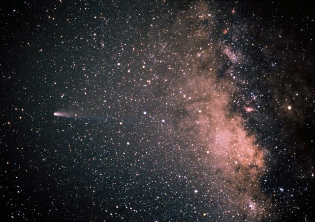 "Comet Halley and the Milky Way on March 21, 1986."

Reinhold Haefner/ESO, CC BY 4.0, via Wikimedia Commons.