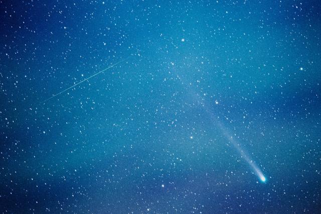 "Comet Lovejoy in 2013 with a Geminid Meteor."

Jason Hullinger, CC BY 2.0, via Wikimedia Commons or Flickr: https://flic.kr/p/ibMQCZ

Color edits.