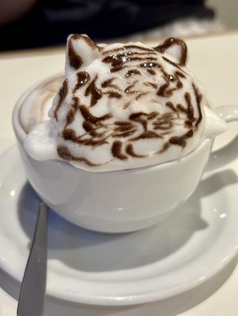 3D latte art of a tiger’s face.