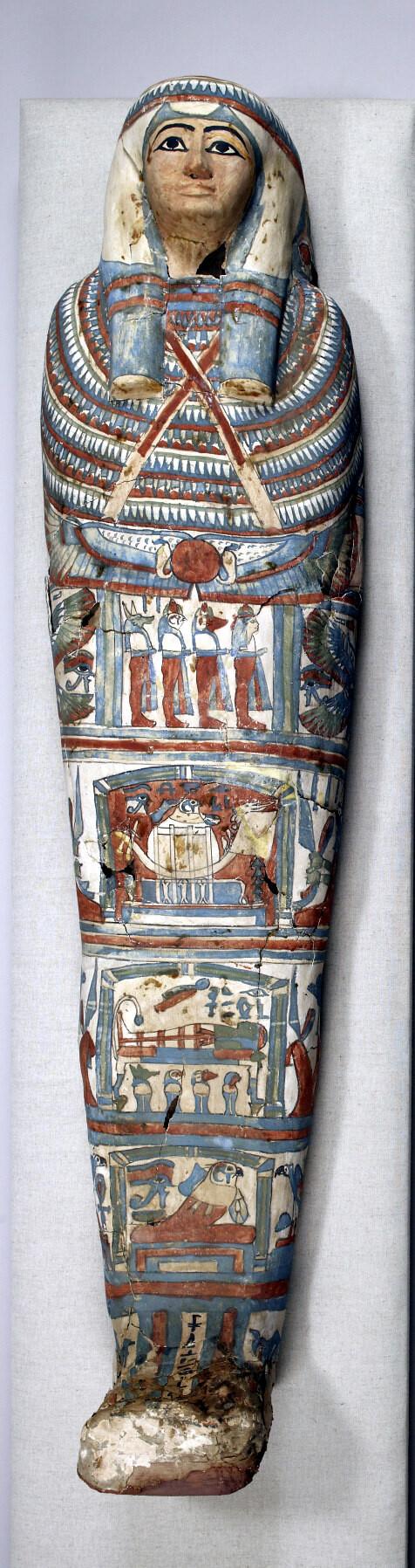 
Solar Anamnesis
more_horiz
@solaranamnesis
·
17s
"Mummy and Painted Cartonnage of an Unknown Woman" (~850-750 BCE).

With Hennu Barque (Horus Boat, Bark of Sokar).

Walters Art Museum, Public domain, via Wikimedia Commons. Color and cropping edits.