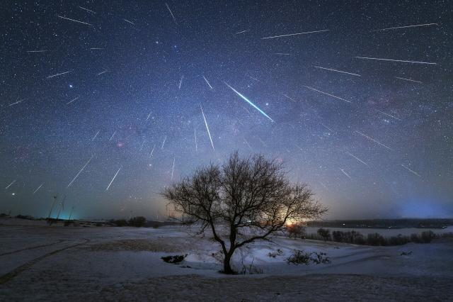 "First place in the 2021 IAU OAE Astrophotography Contest, category Meteor showers: Geminid Meteor Shower from China, by Dai Jianfeng, China."

Dai Jianfeng/IAU OAE, CC BY 4.0, via Wikimedia Commons.