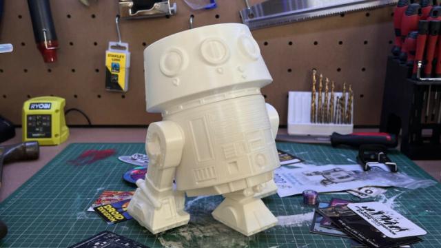 Completely white 3D printed Star Wars esque droid