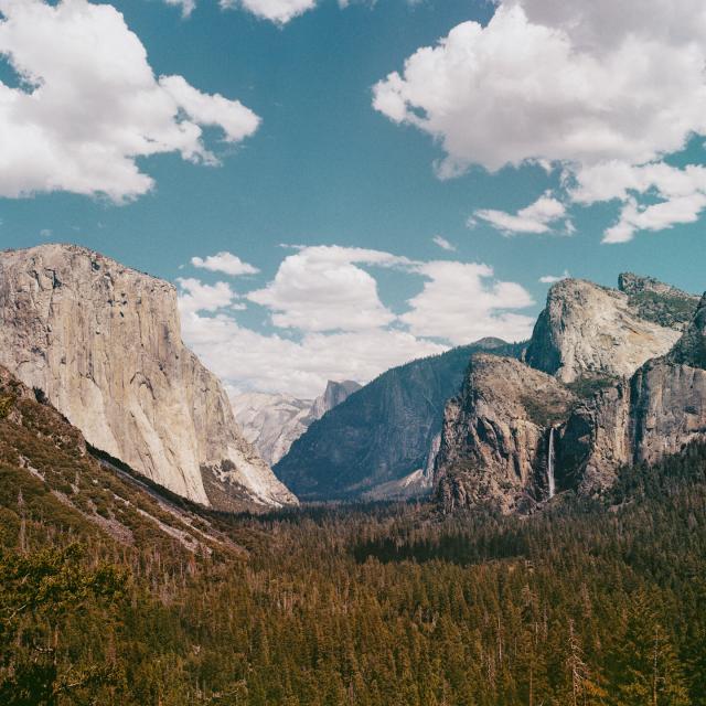 a view of some of the peaks of Yosemite such as El Capitan and Half Dome