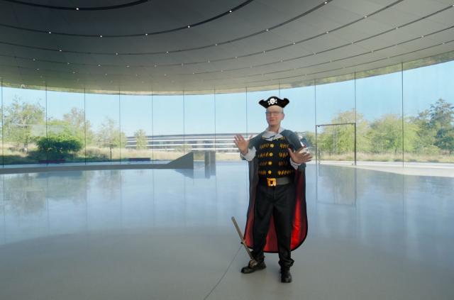 tim cook photoshopped into a pirate costume
