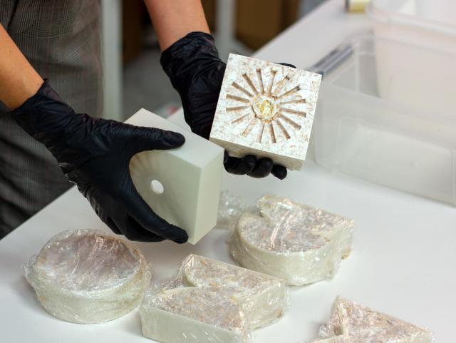 demoulding of a mycelium shape with our logo inlaid