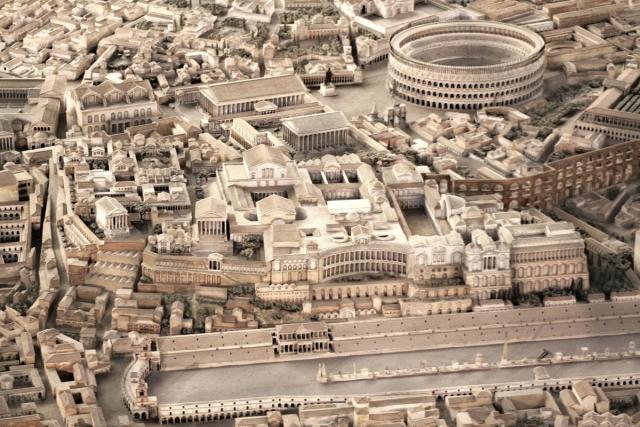 Scale model of ancient Rome by Gismondi. View of Palatine Hill (~3rd-4th century).

Cassius Ahenobarbus, CC BY-SA 3.0, via Wikimedia Commons.