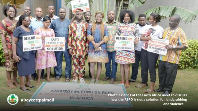 In Africa farmers protest against the corruption of the RSPO 

News: The #RSPO has existed for 20 years, but land defenders say the #landrights and grievance resolution process is deeply flawed and always favours big companies over their claims to land which originally belonged to them but is frequently taken through deception, intimidation and corporate #corruption #Boycottpalmoil  https://news.mongabay.com/2023/12/as-rspo-celebrates-20-years-of-work-indigenous-groups-lament-unresolved-grievances/