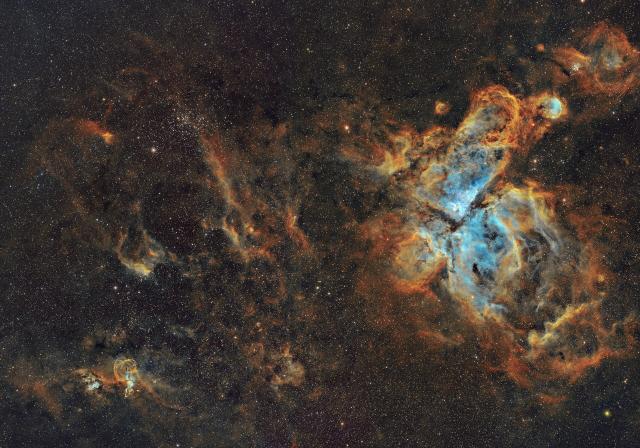 "In this wide-field 1x2 mosaic we can see NGC 3576 (Statue of Liberty Nebula) in the lower left margin, the star cluster NGC 3532 (Whishing Well) in the upper left margin, and the Great Carina Nebula (NGC 3372) in the center, in the upper right margin the Gabriela Mistral Nebula (NGC 3324) and the Gem star cluster (NGC 3293)."

Cappellettiariel, CC BY-SA 4.0, via Wikimedia Commons.