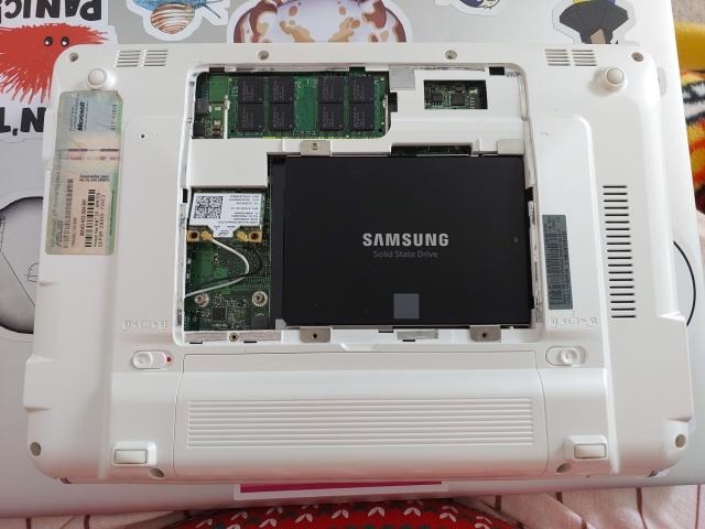 it's a samsung SSD installed in an eeePC 1000h