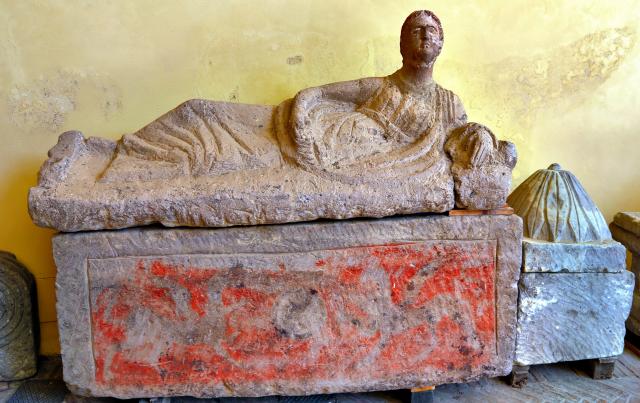 "Sarcofago femminile in nenfro con arimaspi e patera su sfondo policromo..."

Sailko, CC BY 3.0, via Wikimedia Commons. Color edits.