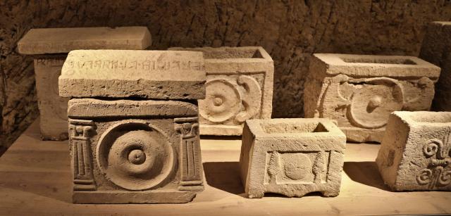 "Urnette della collezione bargagli petrucci."

Sailko, CC BY 3.0, via Wikimedia Commons. Color edits.