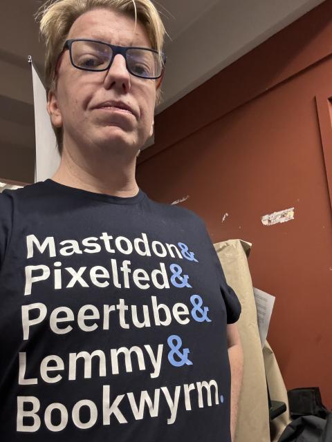 The author wearing a T-shirt with the text Mastodon&
Pixelfed&
Peertube&
Lemmy&
Bookwyrm
