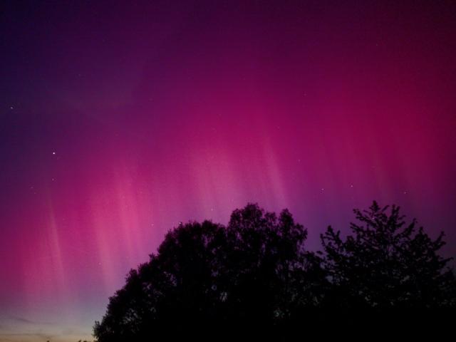 polarlights appearing just after sunset, 22:16 Berlin time; 10s exposure