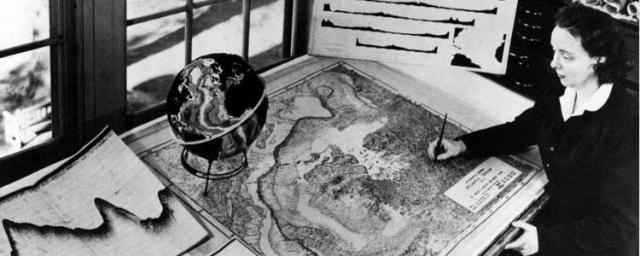 Marie Tharp

Credit: Lamont-Doherty Earth Observatory & the estate of Marie Tharp