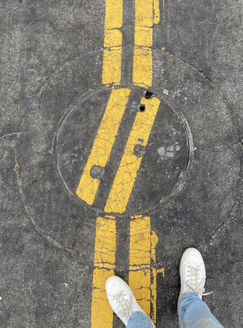 Divergent lines on a road