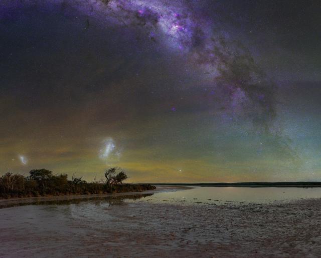 "Leeman Salt Lake."

Leonel Padron from Perth, Australia, CC BY 2.0, via Wikimedia Commons.