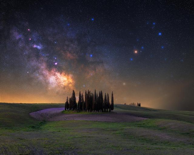 "The Milky Way at Val d'Orcia."

Lukas Schlagenhauf, CC BY-ND 2.0 via Flickr: https://flic.kr/p/2pPxBZy