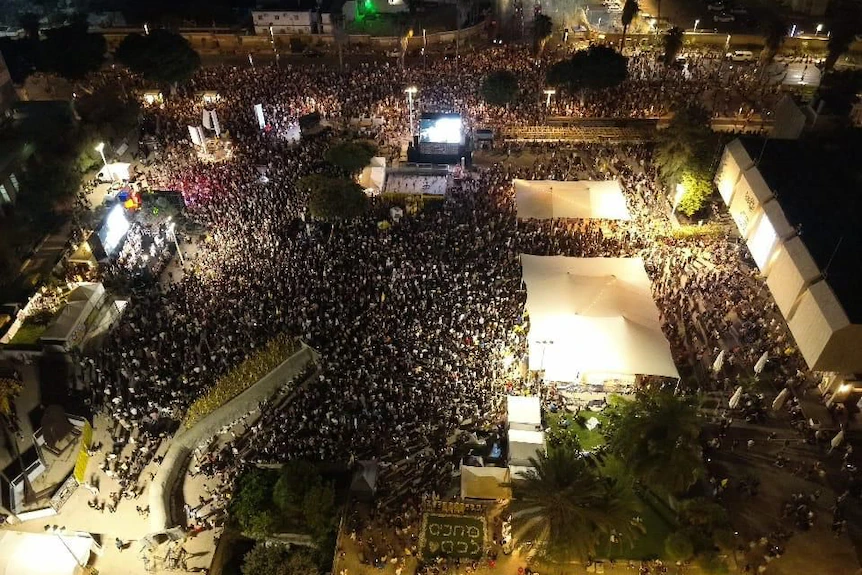 protesting Netanyahu's policies