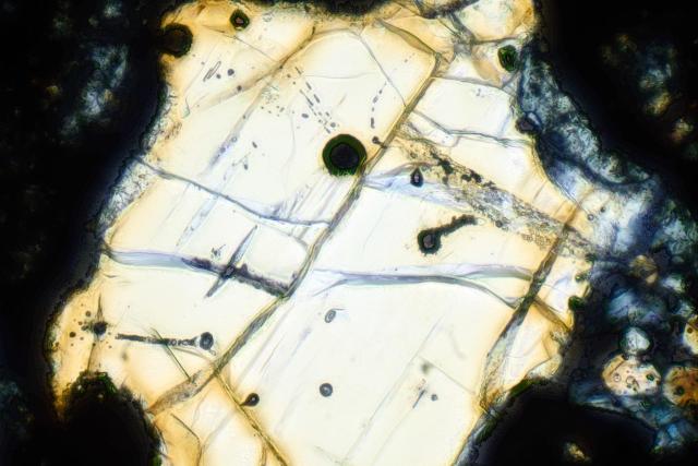 Moss Meteorite Thin Section microphotograph.

Solar Anamnesis, CC BY-NC-SA 2.0 via Flickr: https://flic.kr/p/2b8bKGo