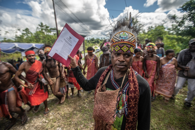 #News: Indonesia’s Supreme Court rejects #NewGuinea #indigenous Awyu’s appeal to end a 36,000ha #palmoil plantation on their ancestral #rainforest. A decision experts warn may lead to more violations #corruption #IndigenousRights #BoycottPalmOil #WestPapua https://www.mynrination.com/indonesia/2024/11/02/indigenous-group-loses-bid-to-block-indonesia-palm-oil-project
@RadicalAnthro@c.im 