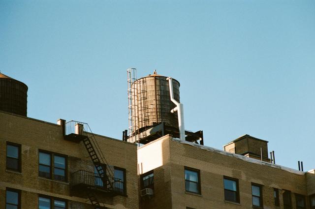 A waterpower at the top of an apartment building.