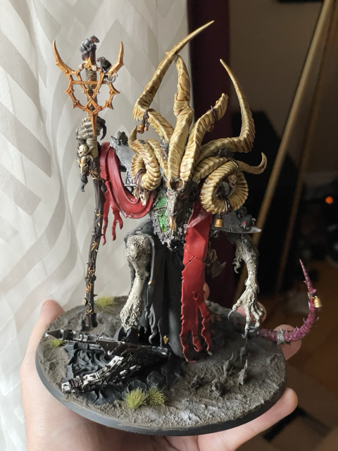 Vizzik, the prophet of the horned rat from the front. 