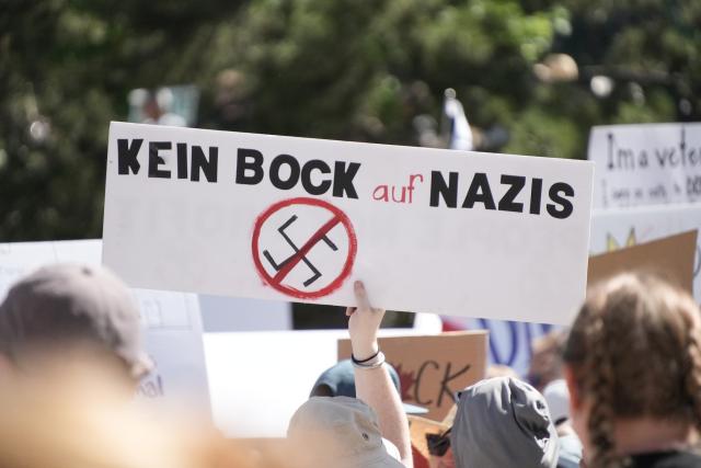 Kein Bock auf Nazis (crossed out swastika) 