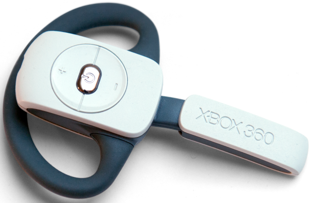 xbox 360 wireless headset. it's a bluetooth earpiece that sits on one ear with a small stick microphone