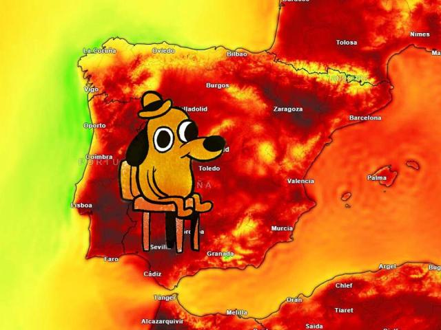 Mapa meteorológico que muestra la "primera" ola de calor del 2025 en España, con el perro del meme "this is fine" sentado en ella