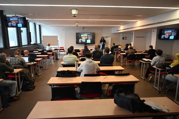 F. Lagrange giving a talk about a fossil shrimp from the Konservat-Lagerstätten of La Voulte-sur-Rhône