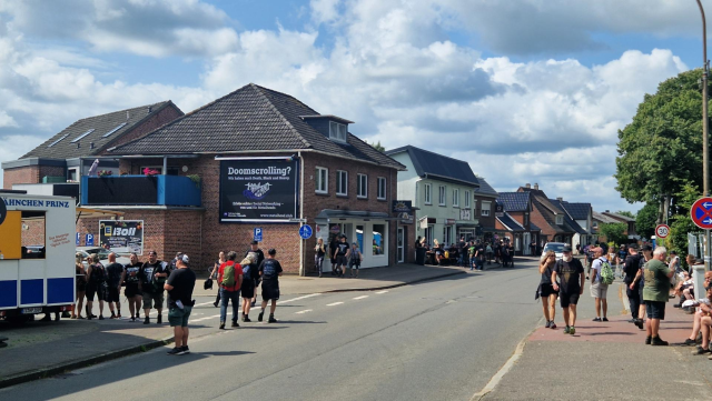 Another shot from far away. More metalheads are on the streets.