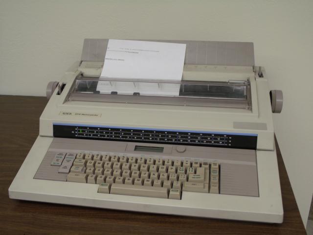 xerox 6016 memory writer. it's an electronic typewriter. it has a qwerty layout with unusual punctuation keys - for example, there's a dedicated ½ key, on which you can type ¼ by holding shift