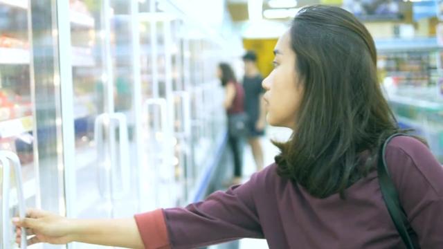 We're in the midst of a mass #extinction - caused by humans. So how do we feed the world while also saving the world's animals? By changing our #diet! Go #plantbased or even better #Vegan! 🥦 #BoycottPalmOil 🌴🚫 #Boycott4Wildlife @palmoildetect.bsky.social  https://palmoildetectives.com/2021/08/04/a-global-juggling-act-feeding-the-world-saving-species/?utm_source=mastodon&utm_medium=Palm+Oil+Detectives&utm_campaign=publer  